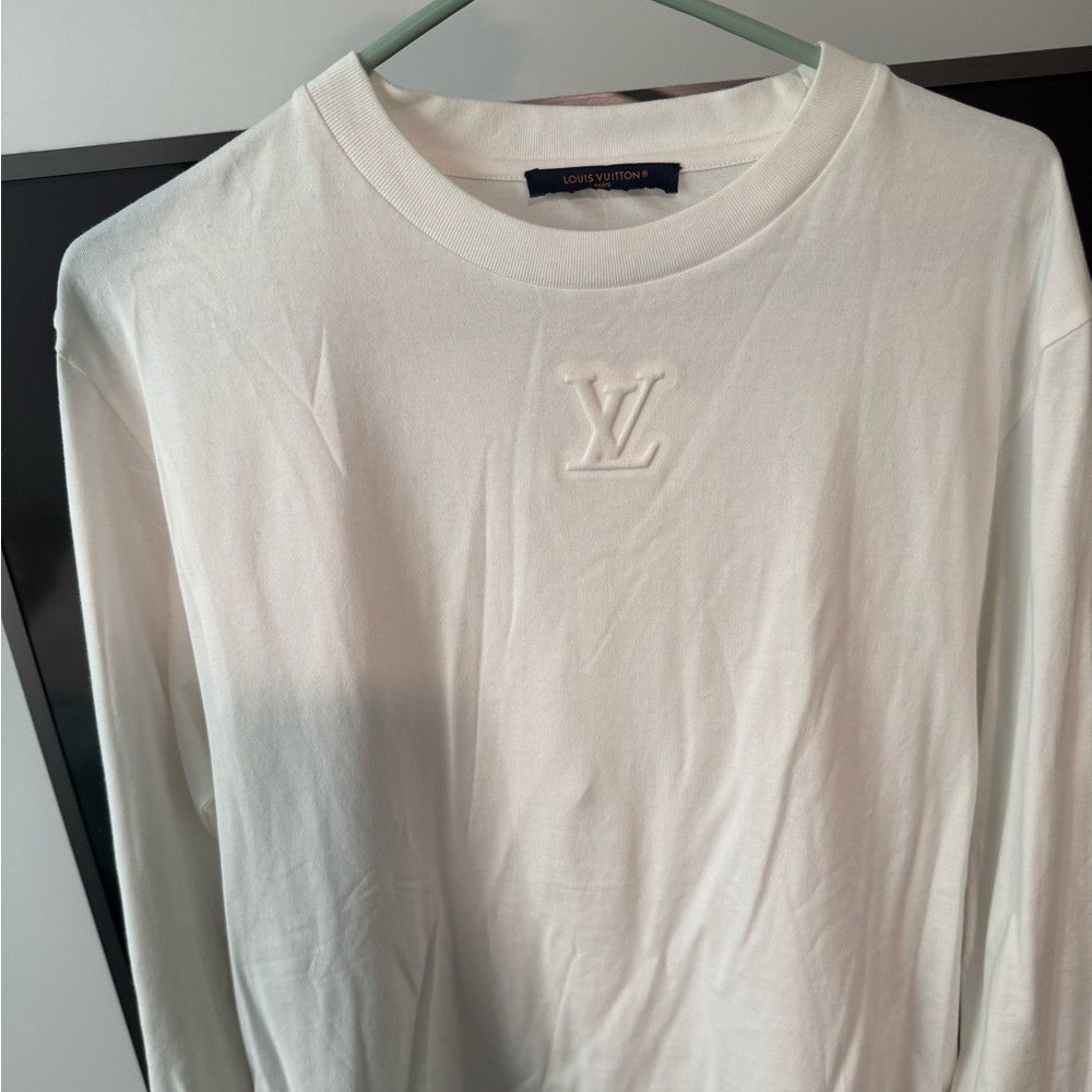 Authentic Lv White Long Sleeve Shirt in large
Immaculate condition 
Retail $850